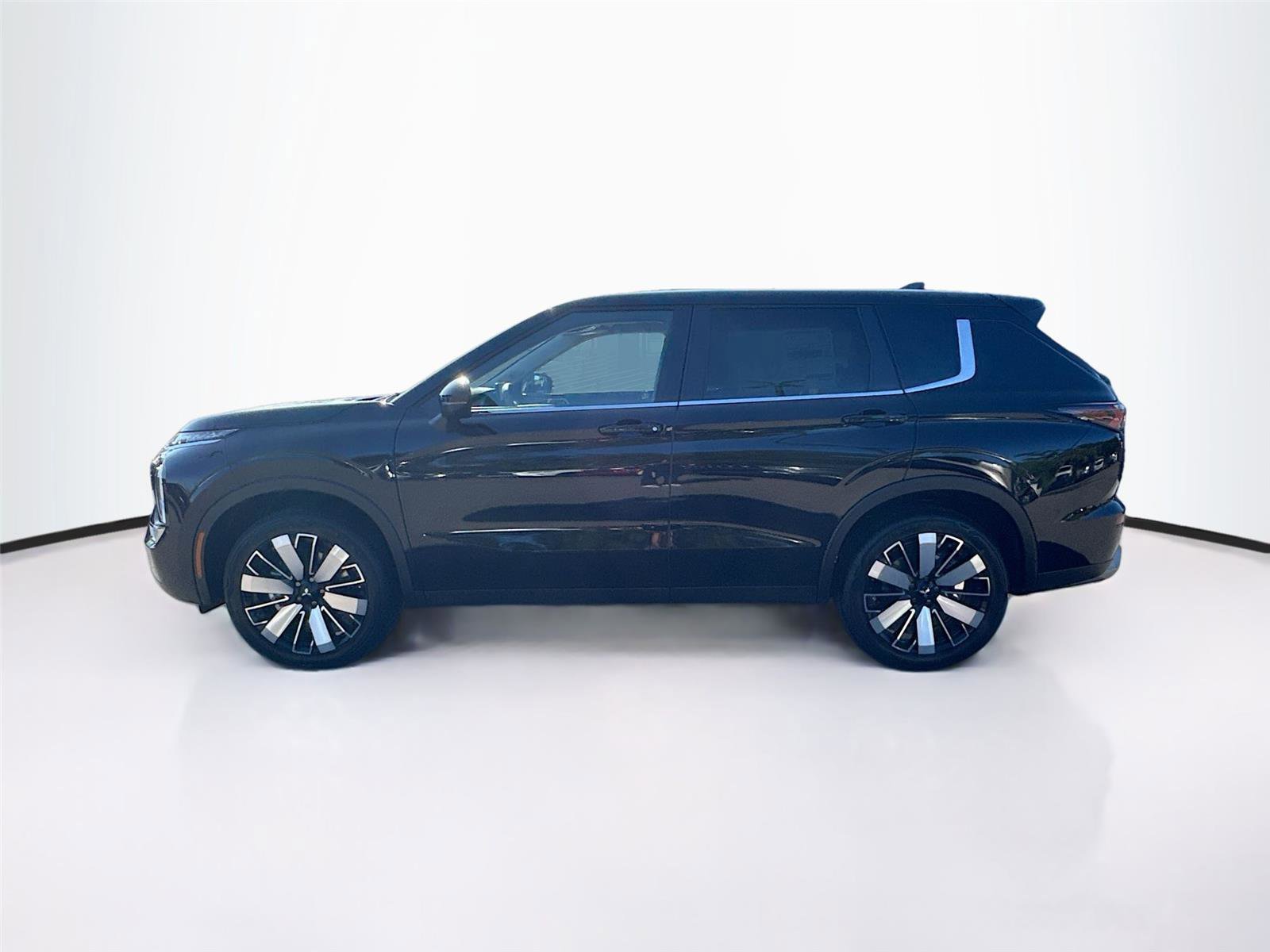 New 2025 Mitsubishi Outlander SE image 4