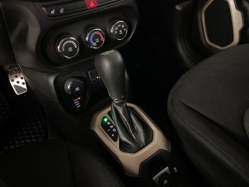 Used 2016 Jeep Renegade Latitude w/ Cold Weather Group image 44