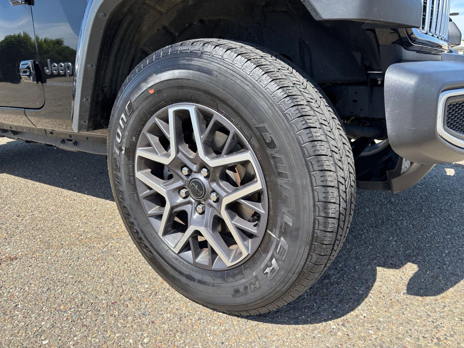 Used 2025 Jeep Wrangler Unlimited Sahara AWD/4WD image 30
