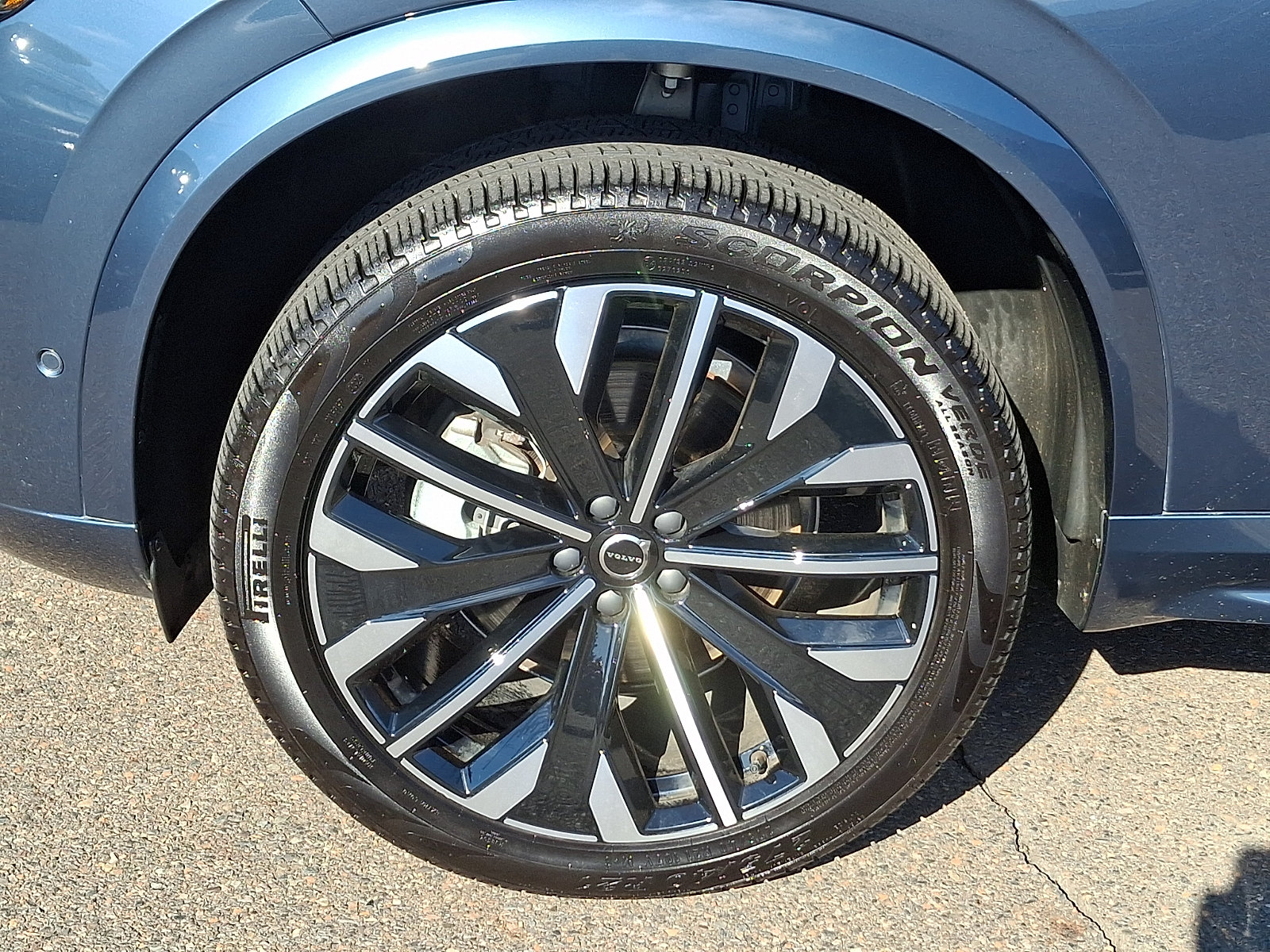 Used 2025 Volvo XC90 B6 Plus AWD/4WD image 8