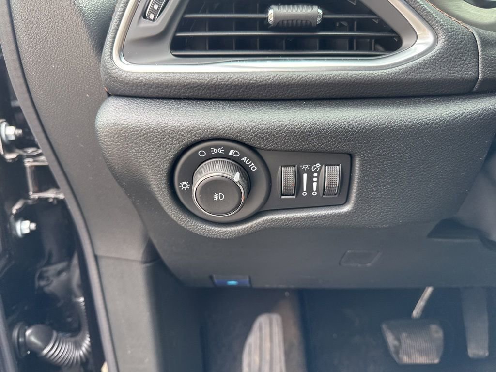 New 2026 Chrysler Pacifica Pinnacle image 18