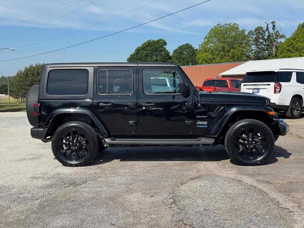 Used 2022 Jeep Wrangler Unlimited Sahara w/ Cold Weather Group AWD/4WD image 2