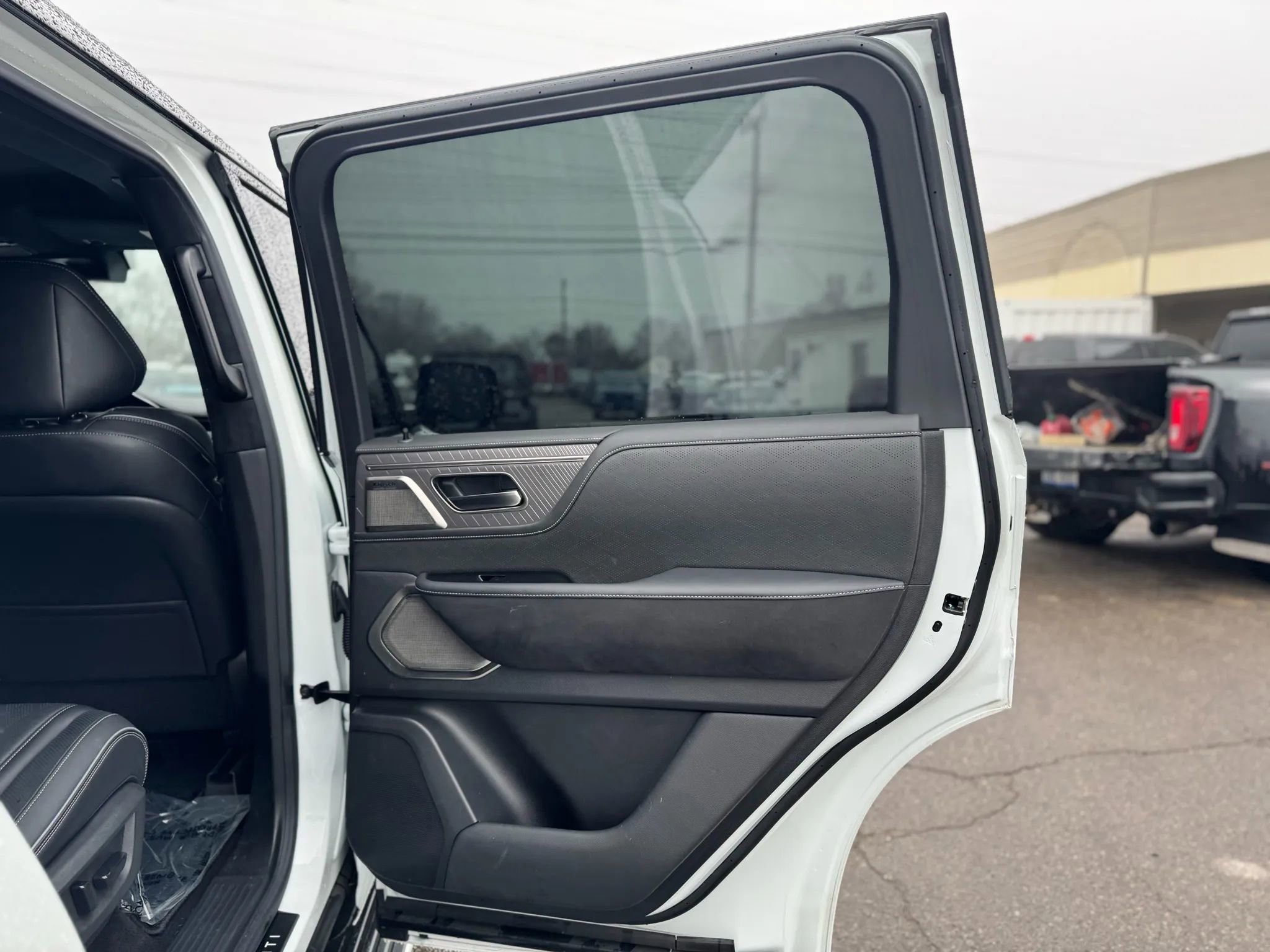 Used 2025 INFINITI QX80 Autograph image 25