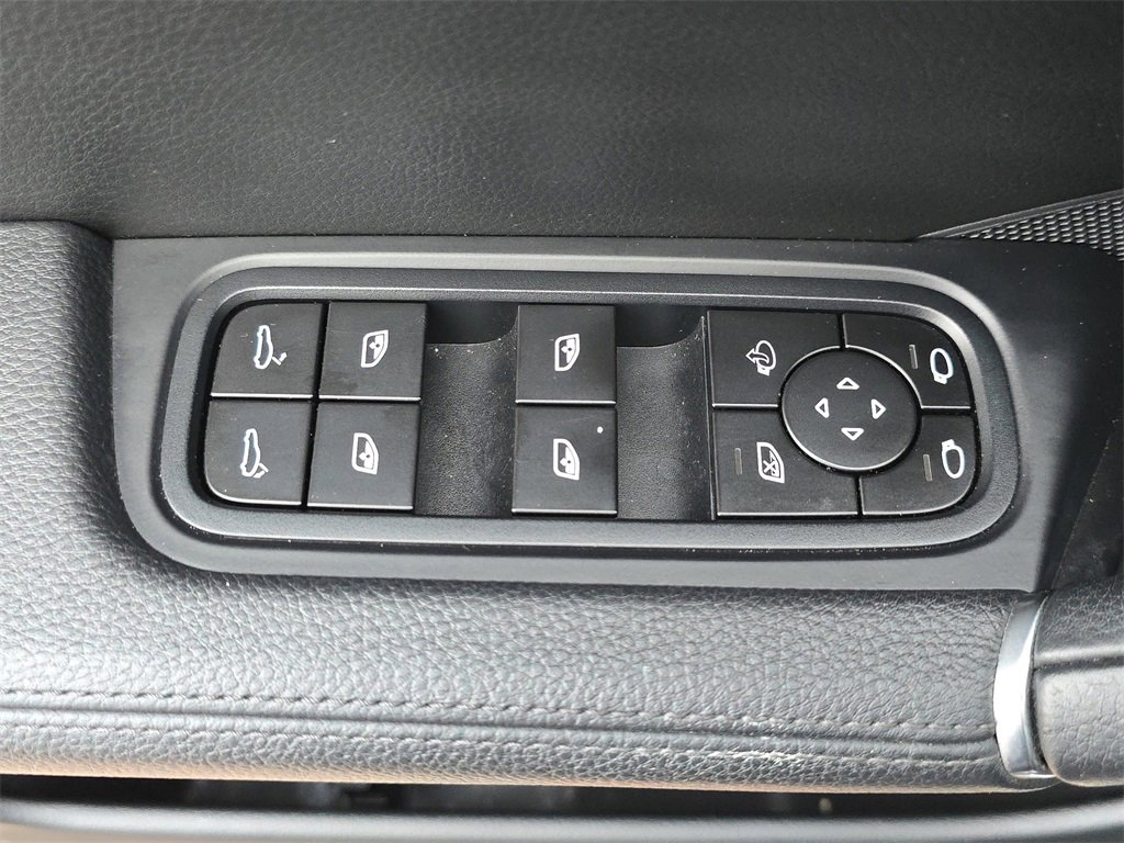 Used 2022 Porsche Cayenne image 23