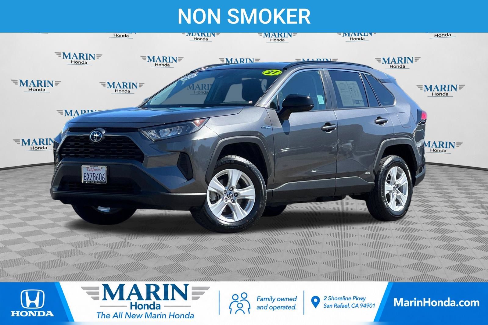 Used 2021 Toyota RAV4 LE w/ Carpet Mat Package (TMS) AWD/4WD image 8