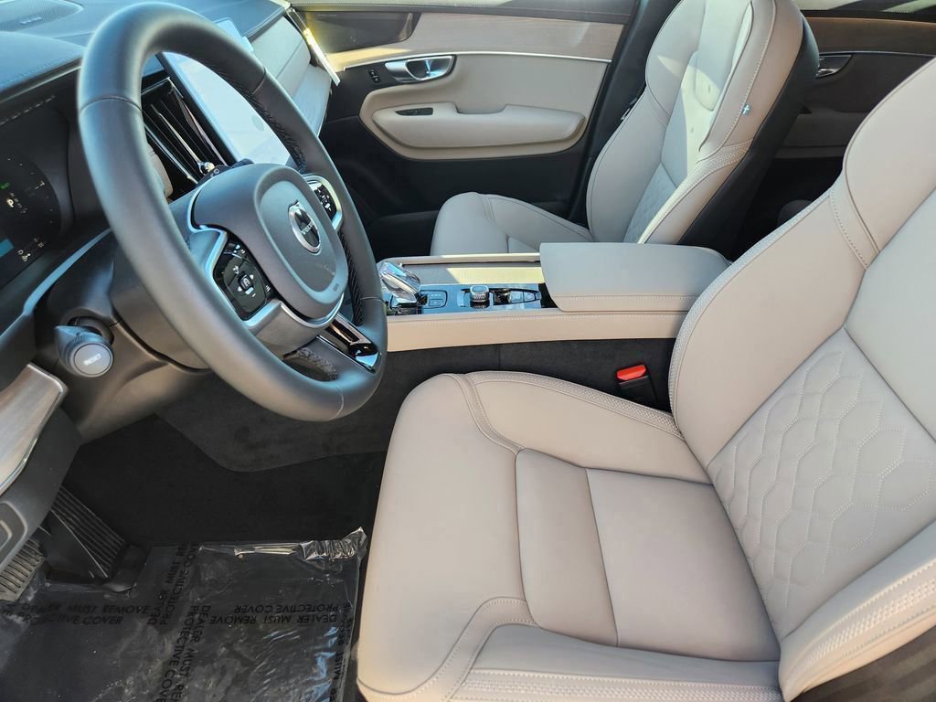 New 2026 Volvo XC90 T8 Plus w/ Protection Package Premier image 3