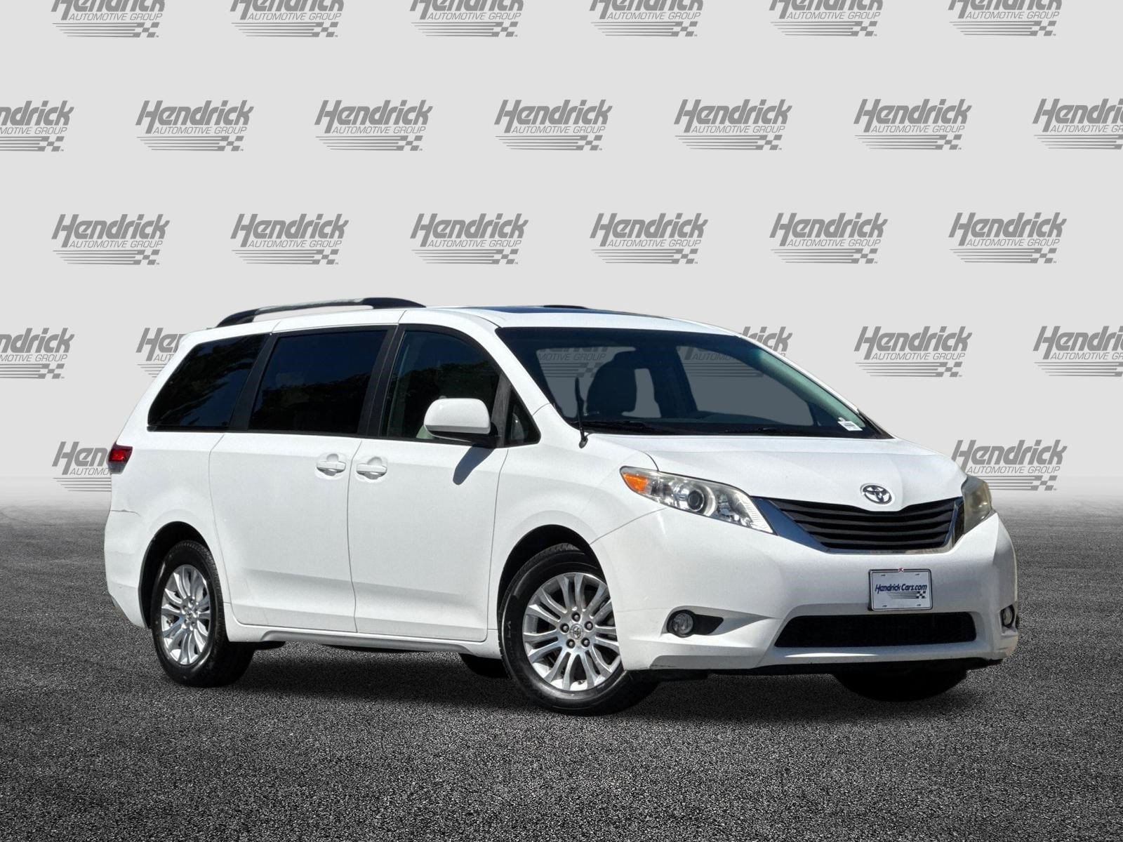 Used 2011 Toyota Sienna XLE FWD image 2