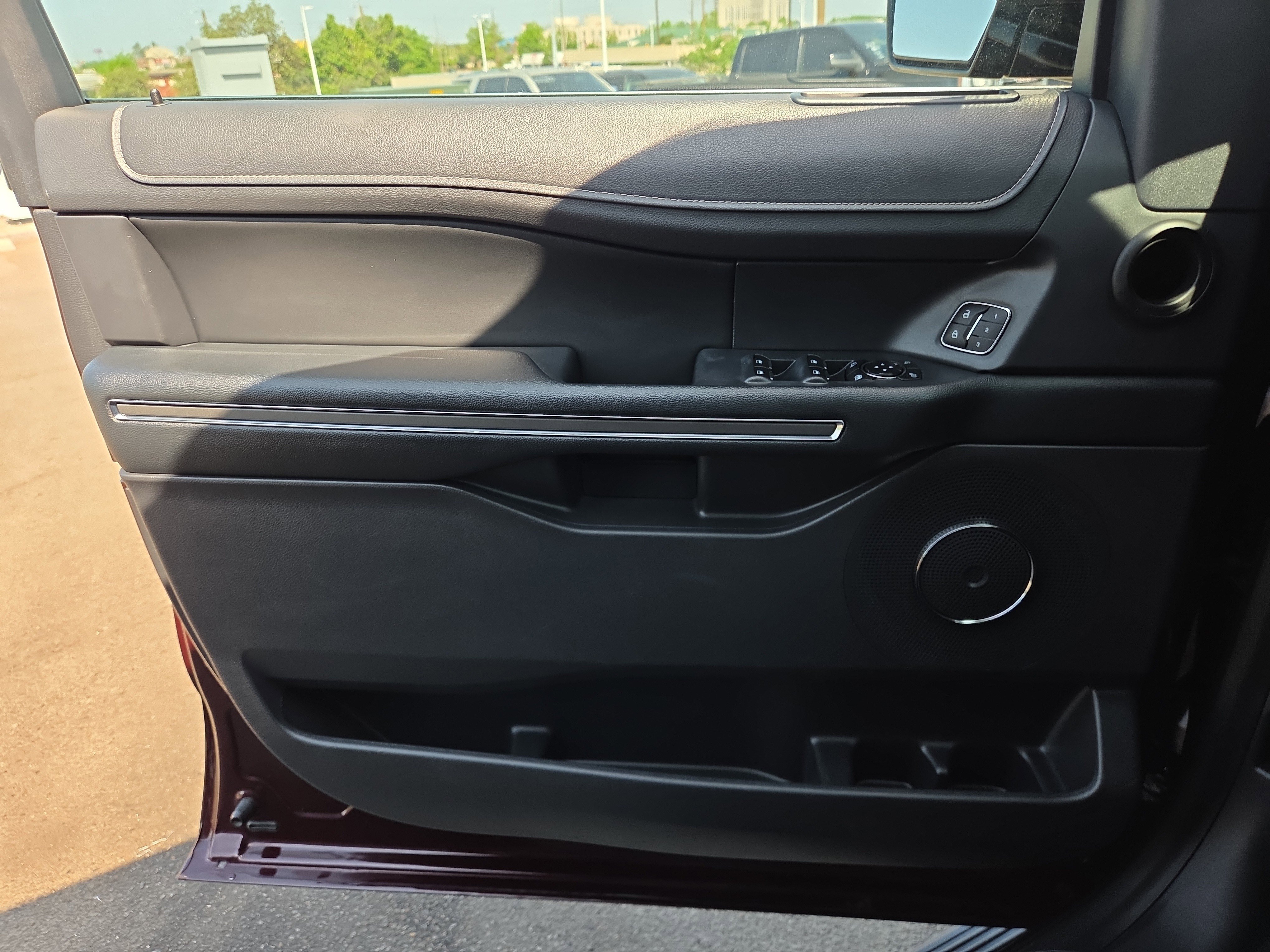 Used 2024 Ford Expedition XLT image 19