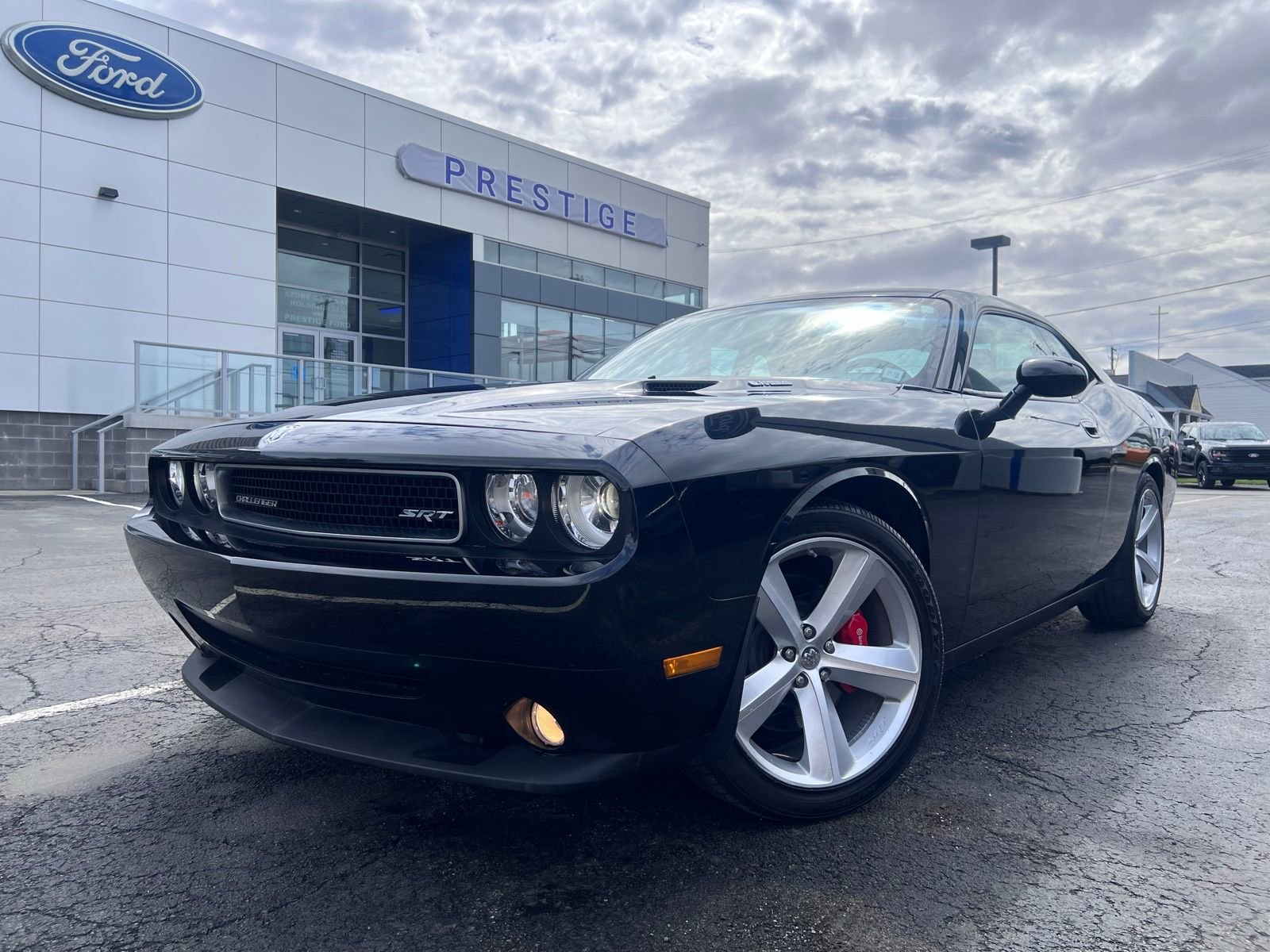 Used 2009 Dodge Challenger SRT8 w/ SRT Option Group II image 3