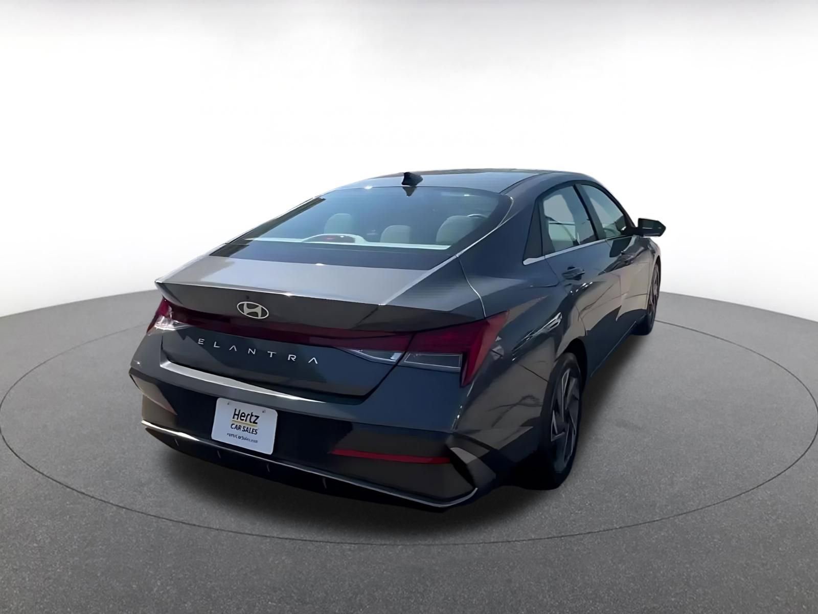 Used 2025 Hyundai Elantra SEL image 13