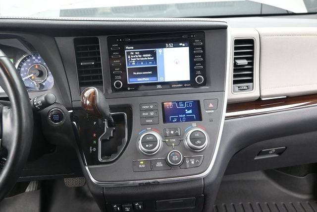 Used 2019 Toyota Sienna Limited FWD image 7