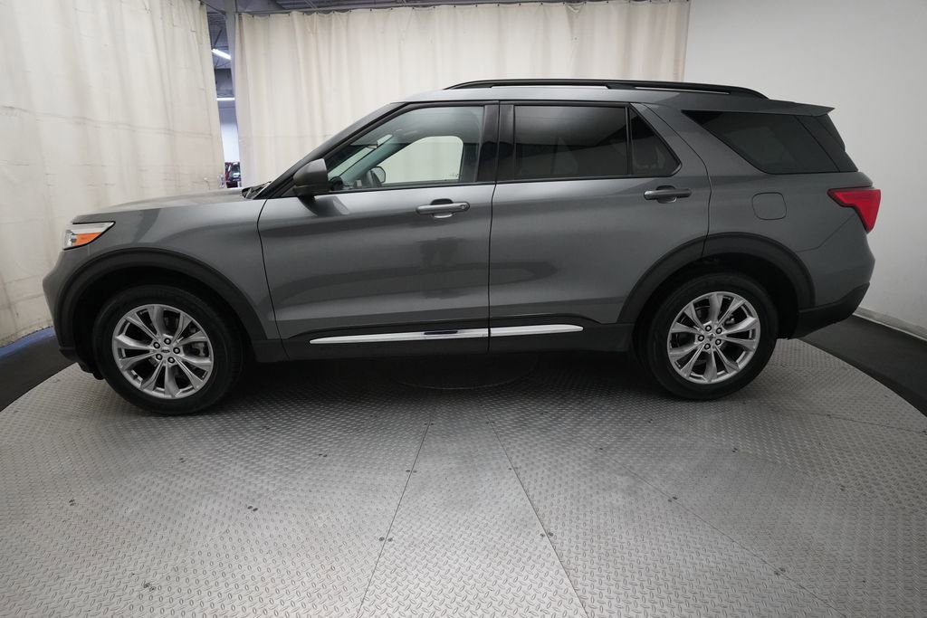 Used 2023 Ford Explorer XLT w/ Equipment Group 202A AWD/4WD image 24