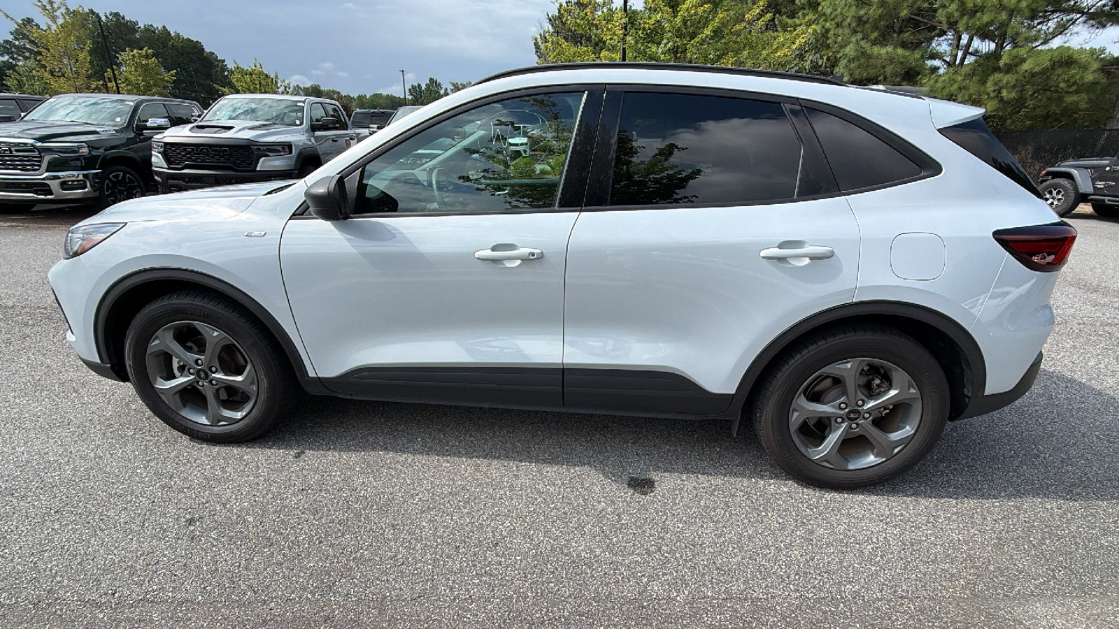 Used 2025 Ford Escape ST-Line FWD image 11