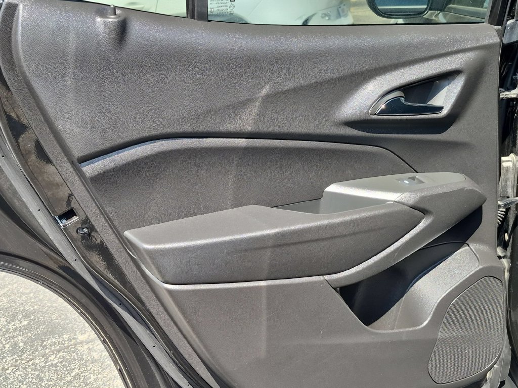Used 2025 Chevrolet Trax LT w/ LT Convenience Package FWD image 27