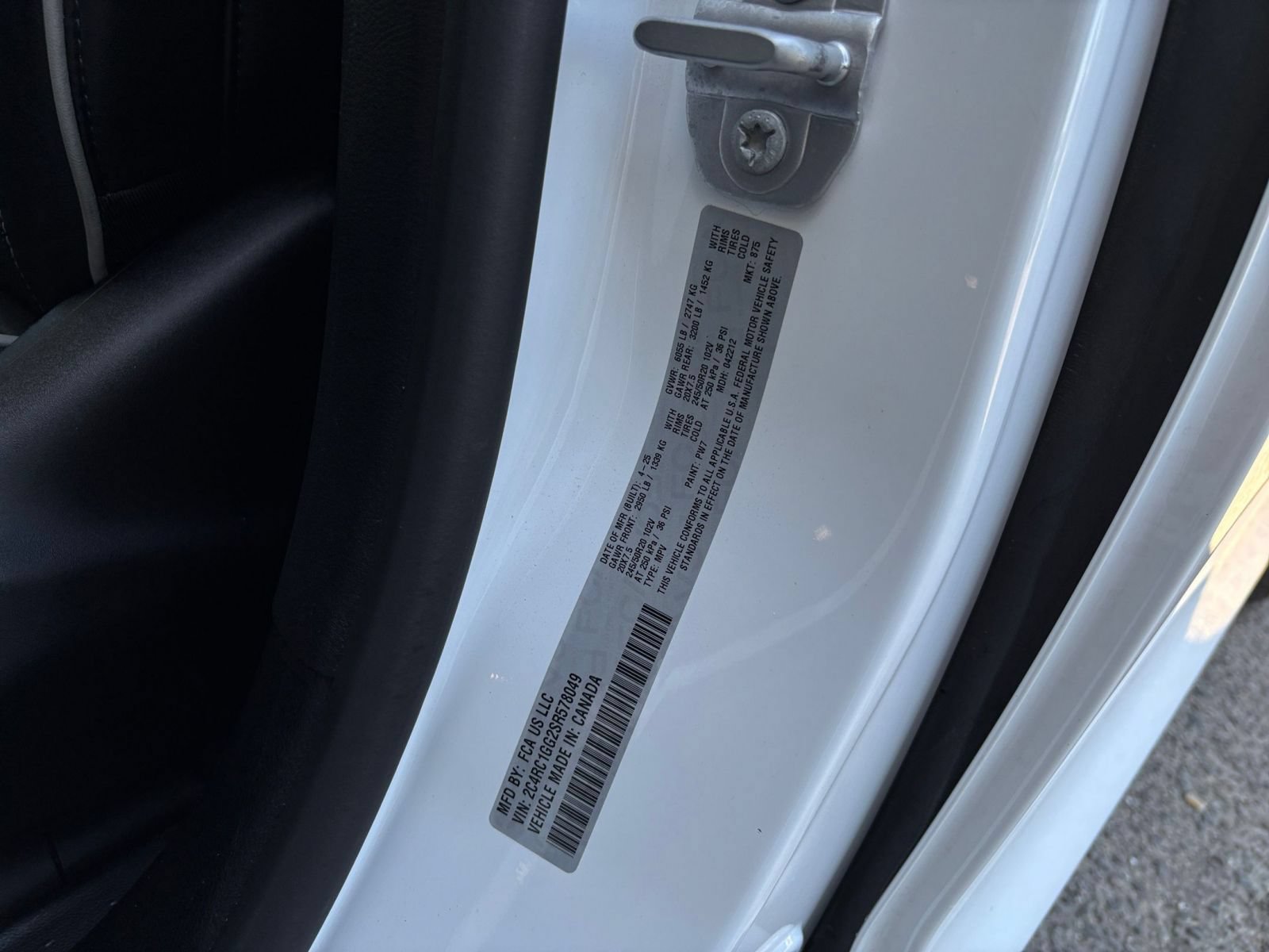 Used 2025 Chrysler Pacifica Limited FWD image 33