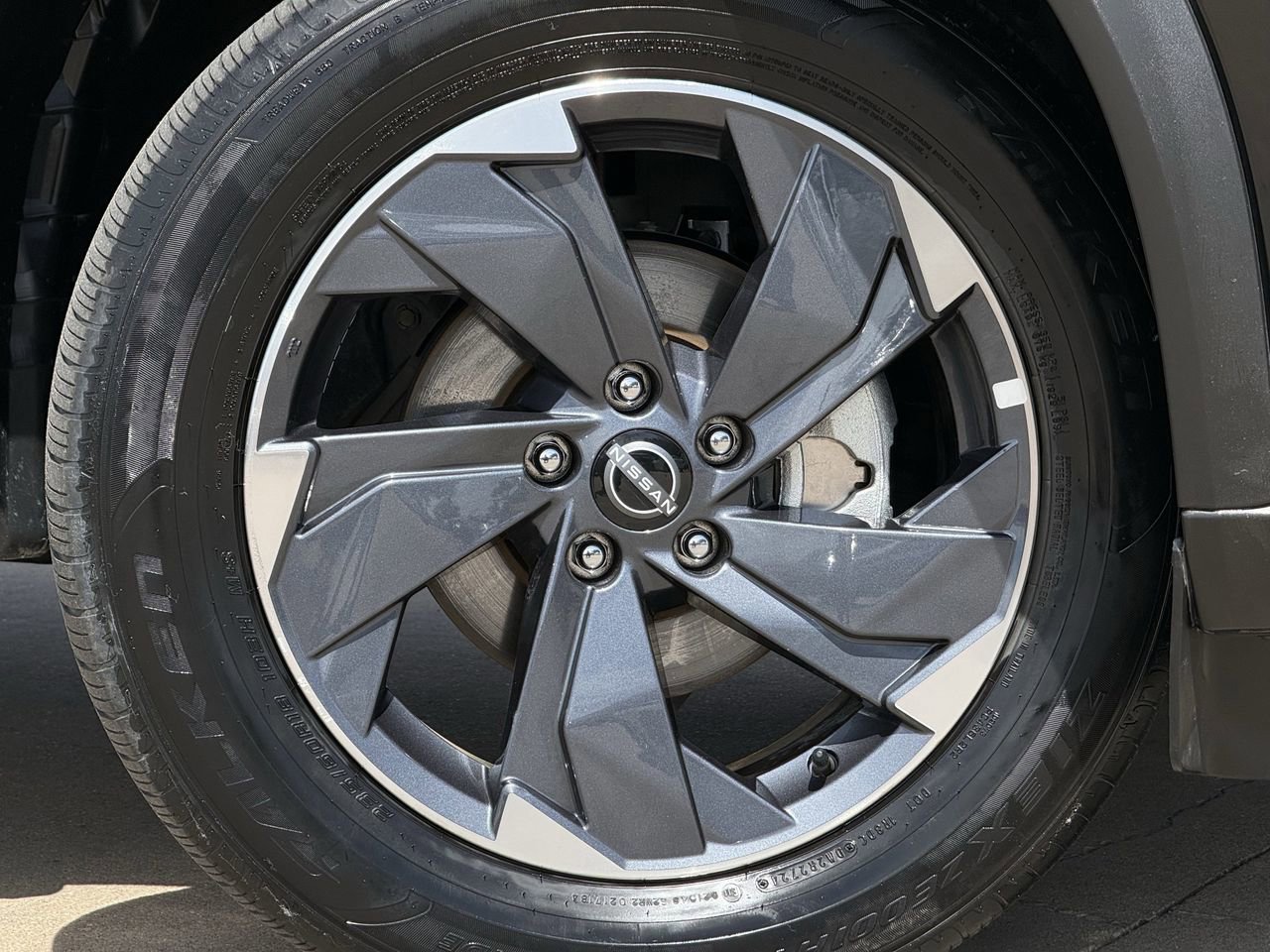 Used 2025 Nissan Rogue SV image 7