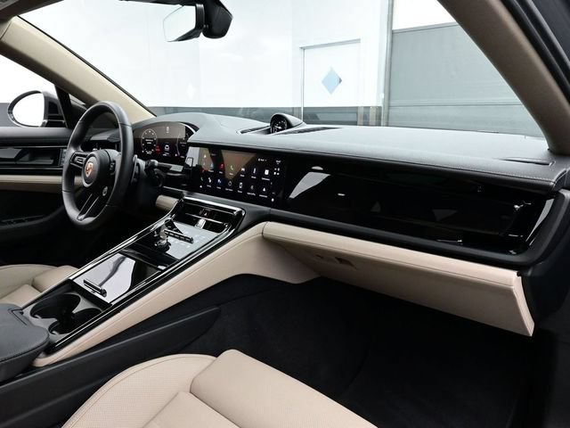 Certified 2025 Porsche Panamera 4 AWD/4WD image 19