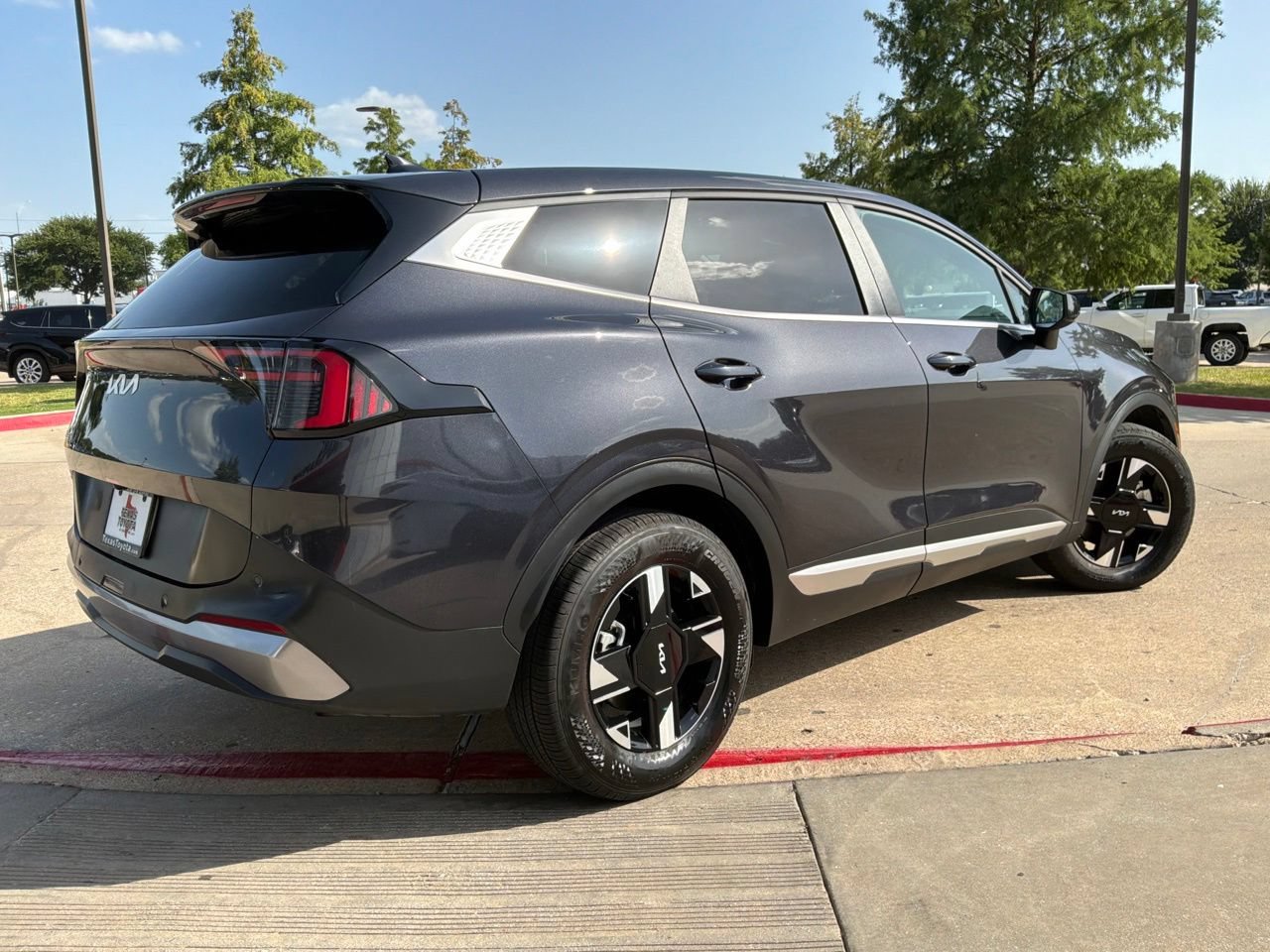 Used 2026 Kia Sportage LX FWD image 6