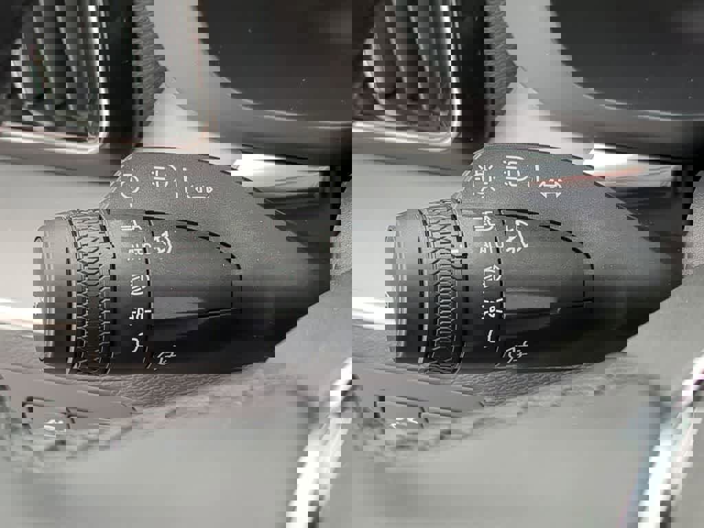 Certified 2025 Volvo XC60 T8 Core w/ Protection Package Premier image 25