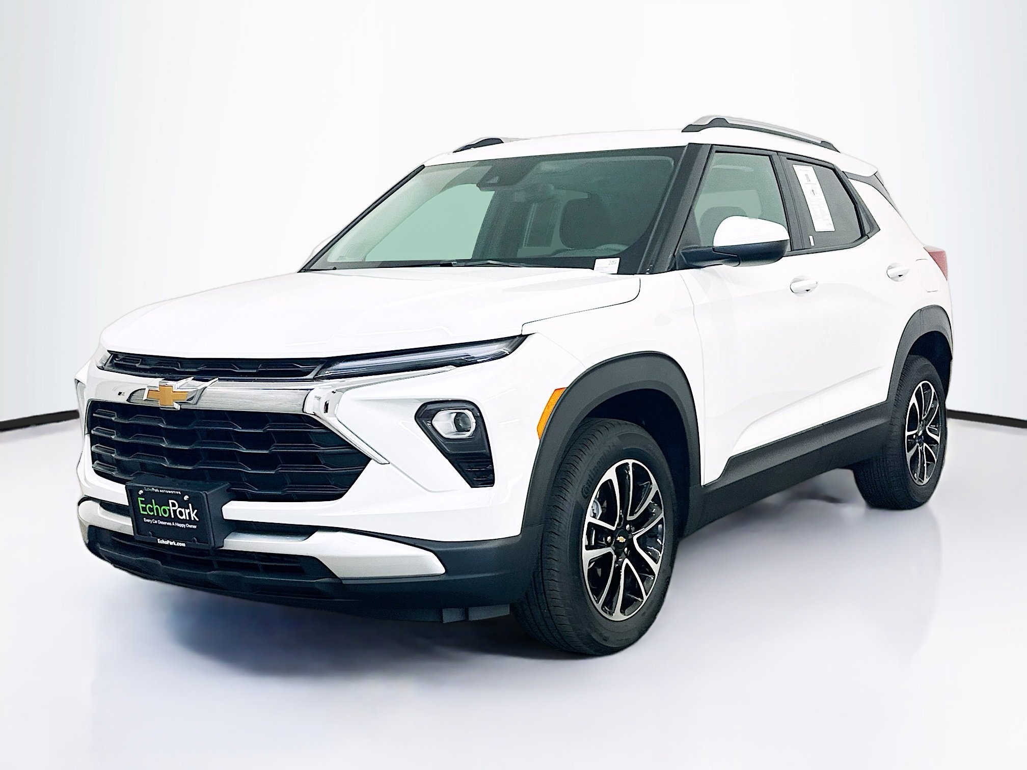 Used 2025 Chevrolet TrailBlazer LT AWD/4WD image 3