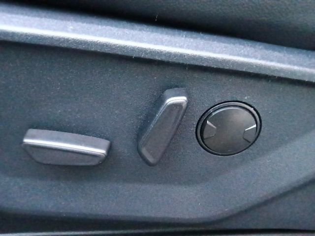 New 2026 Ford F250 Lariat w/ Black Appearance Package image 16