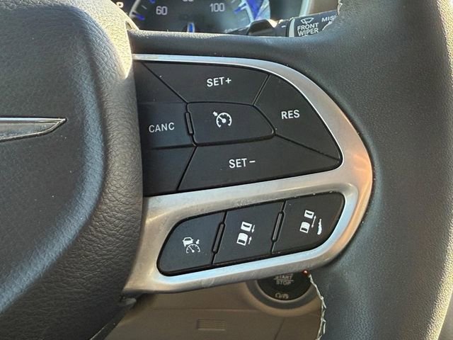 Used 2024 Chrysler Pacifica Touring-L image 17