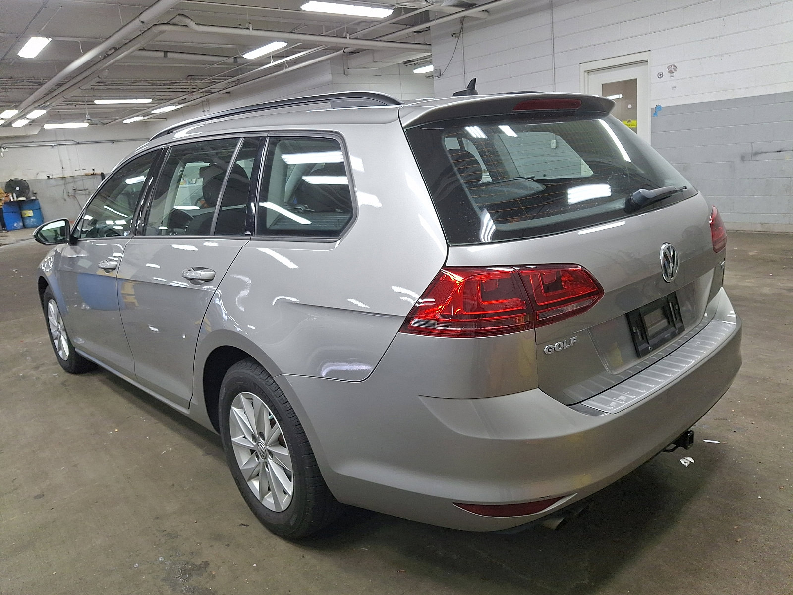 Used 2016 Volkswagen Golf S image 3