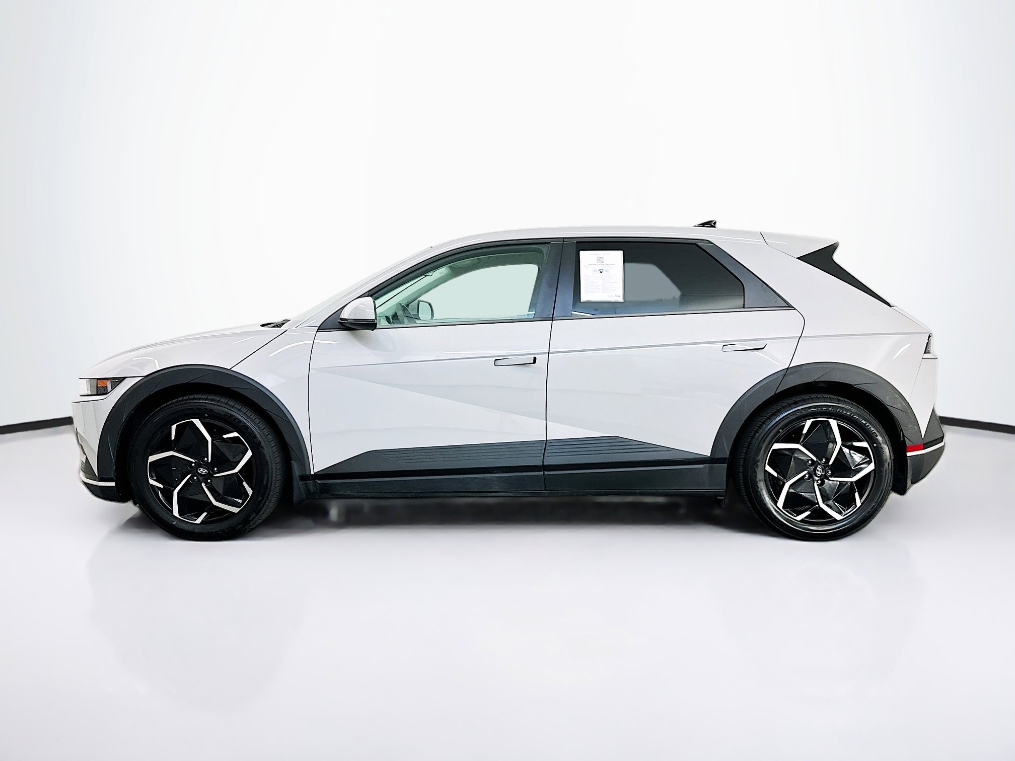 Used 2023 Hyundai Ioniq 5 SEL w/ Cargo Package AWD/4WD image 4