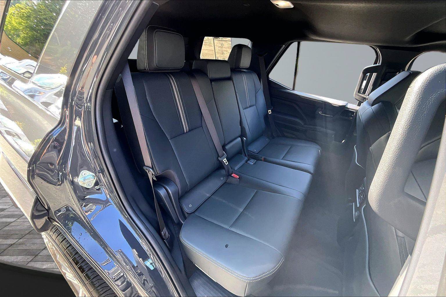 Used 2025 Toyota 4Runner Limited AWD/4WD image 28
