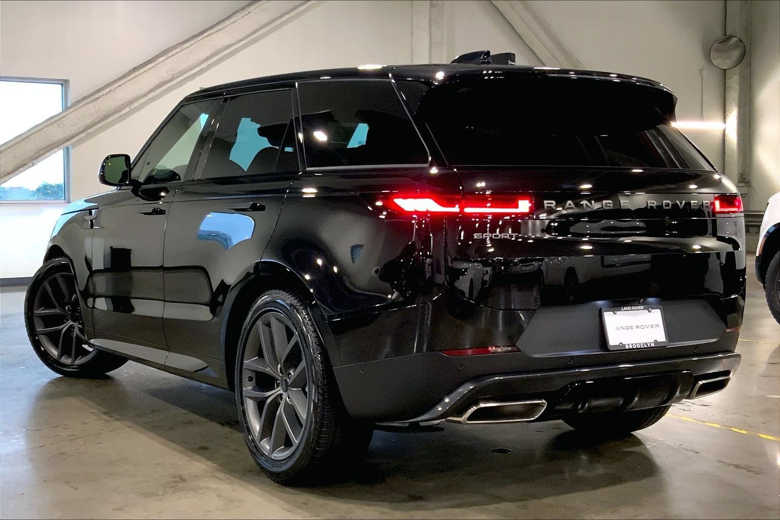 Certified 2026 Land Rover Range Rover Sport SE AWD/4WD image 11