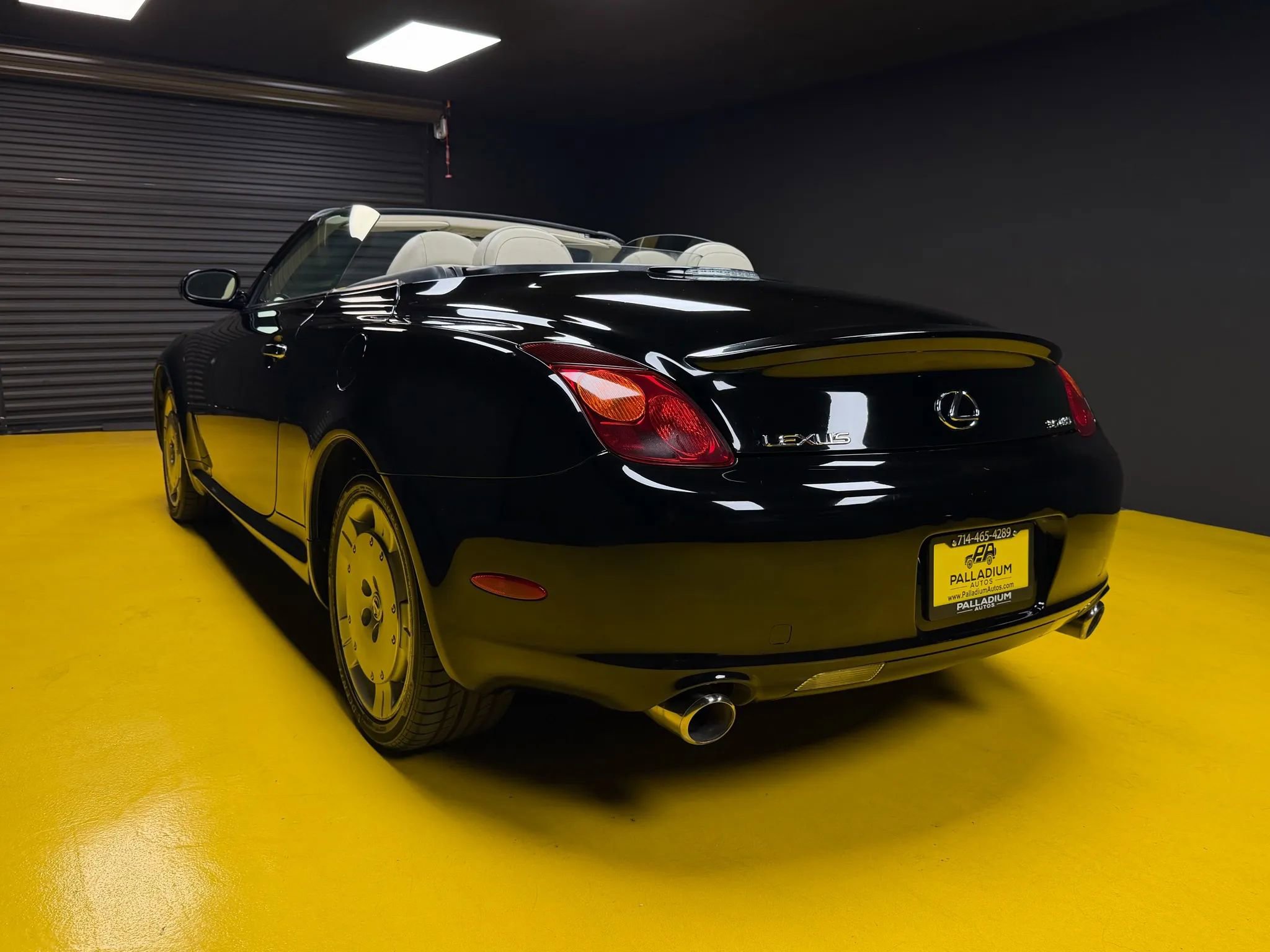 Used 2004 Lexus SC 430 Convertible image 4