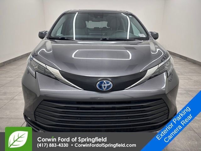 Used 2025 Toyota Sienna XLE image 7
