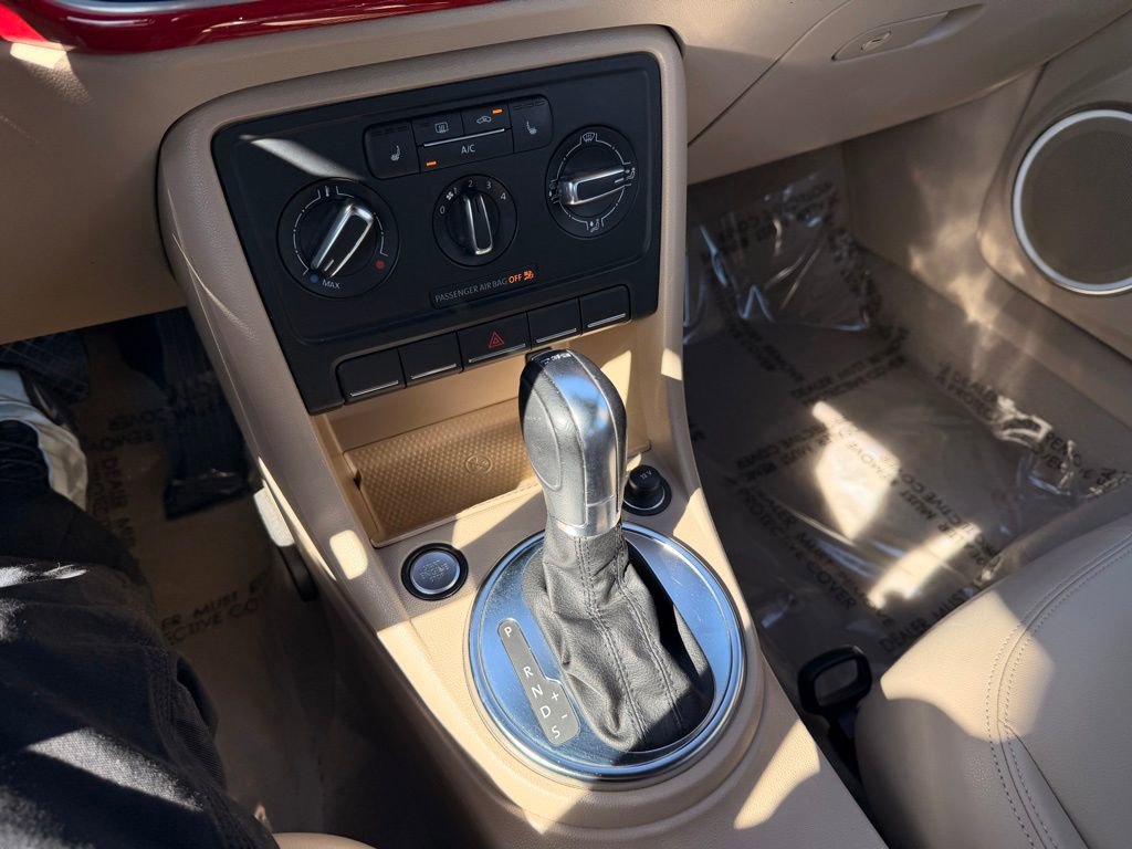 Used 2013 Volkswagen Beetle TDI image 21