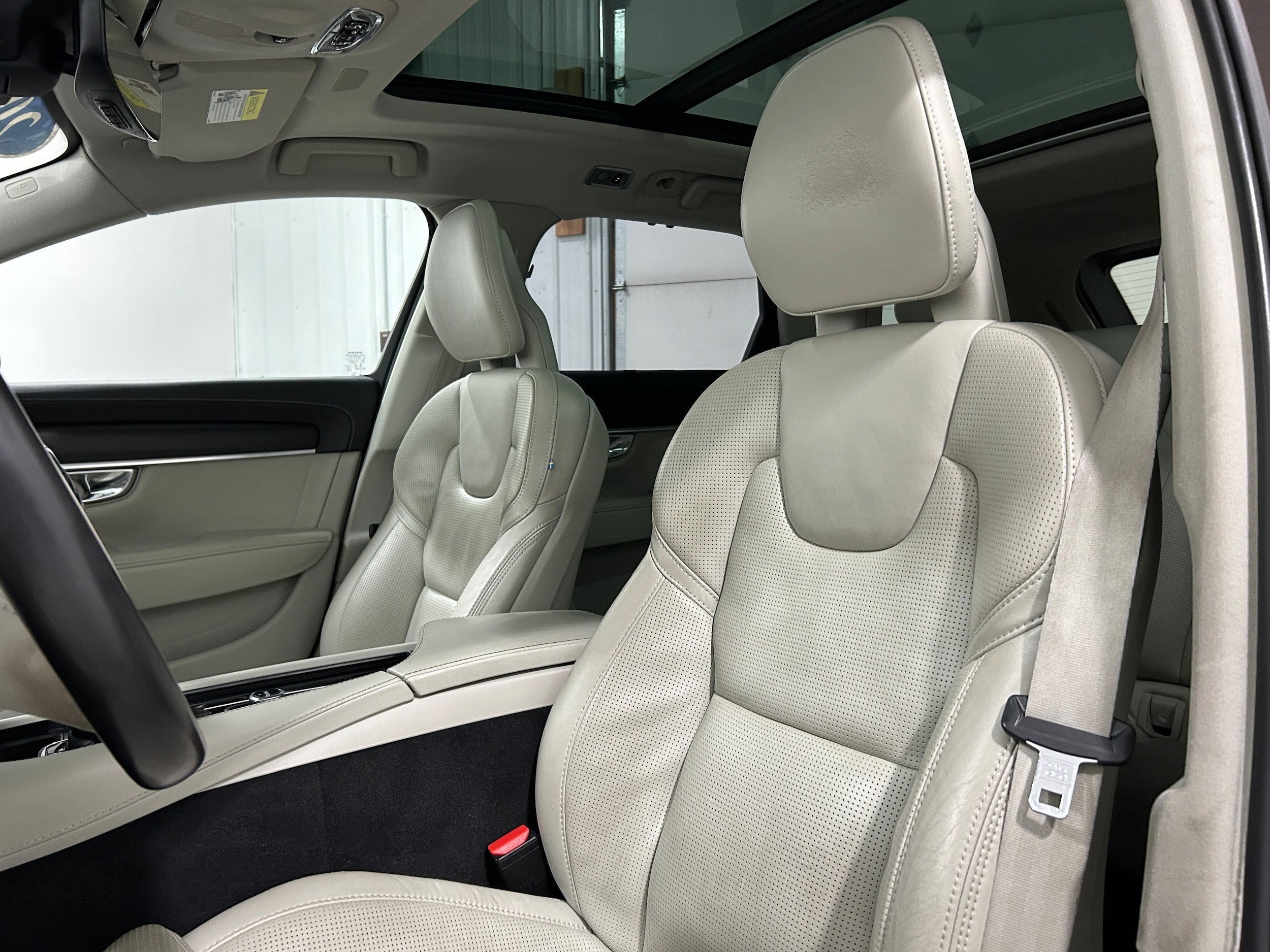 Used 2017 Volvo V90 T6 Cross Country image 24