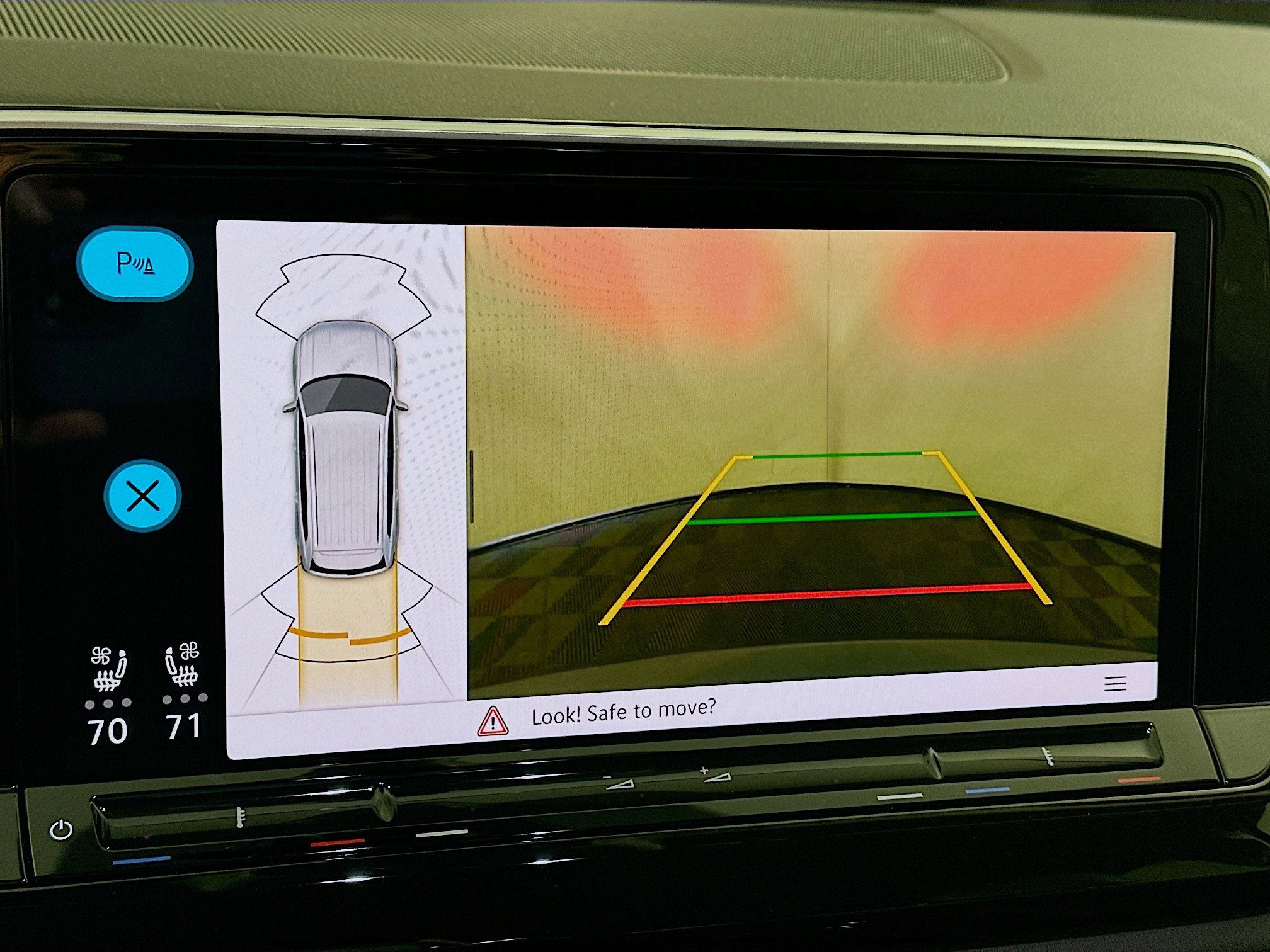 Used 2025 Volkswagen Atlas SE image 22