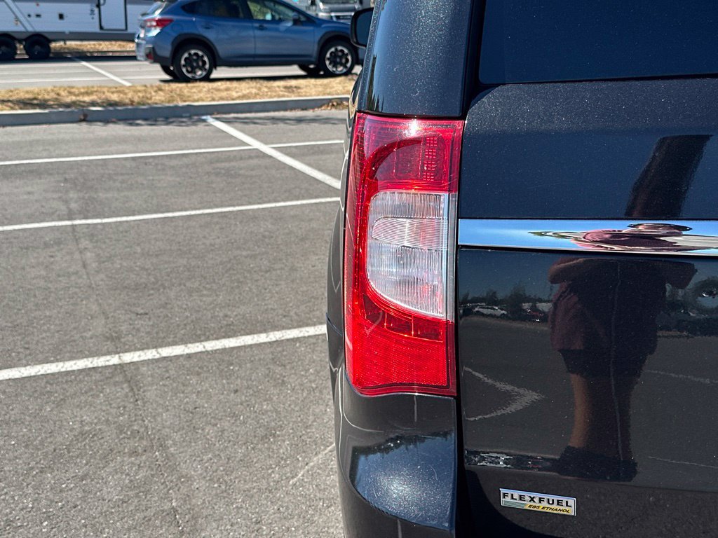 Used 2014 Chrysler Town & Country Touring FWD image 42