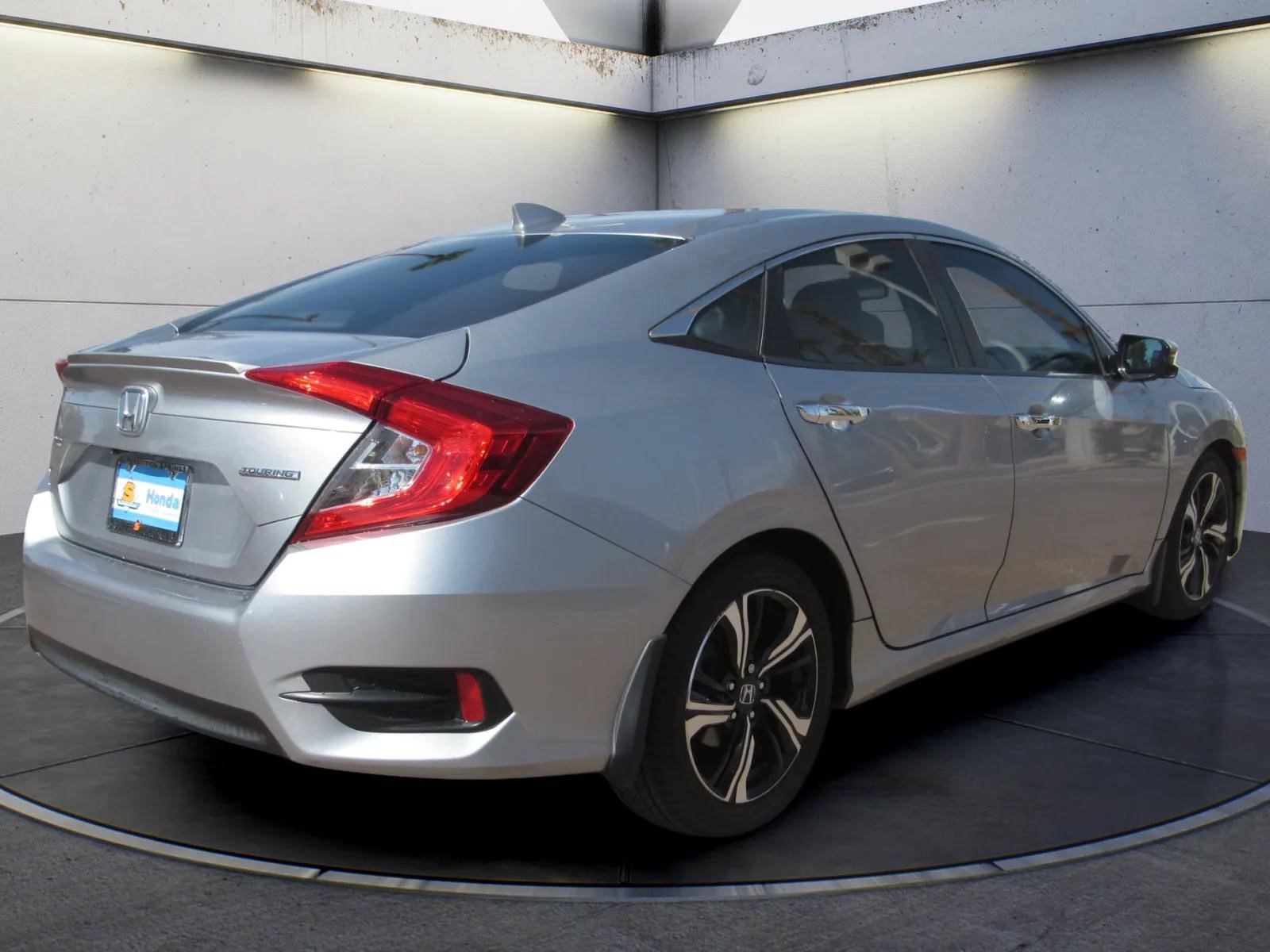 Certified 2017 Honda Civic Touring image 5