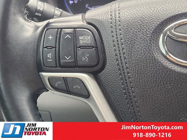 Used 2019 Toyota Highlander XLE image 29