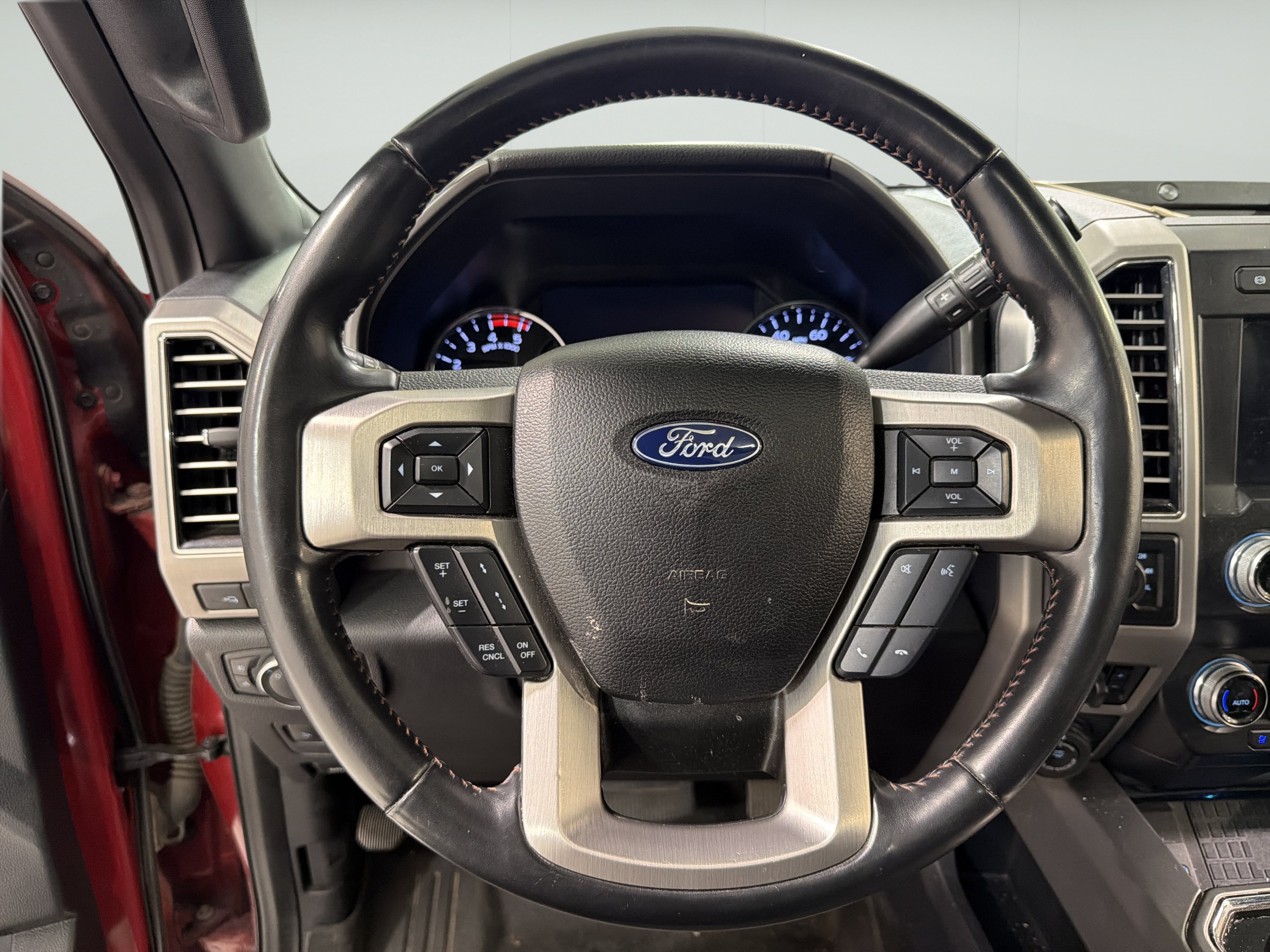 Used 2020 Ford F250 Platinum w/ FX4 Off-Road Package AWD/4WD image 13