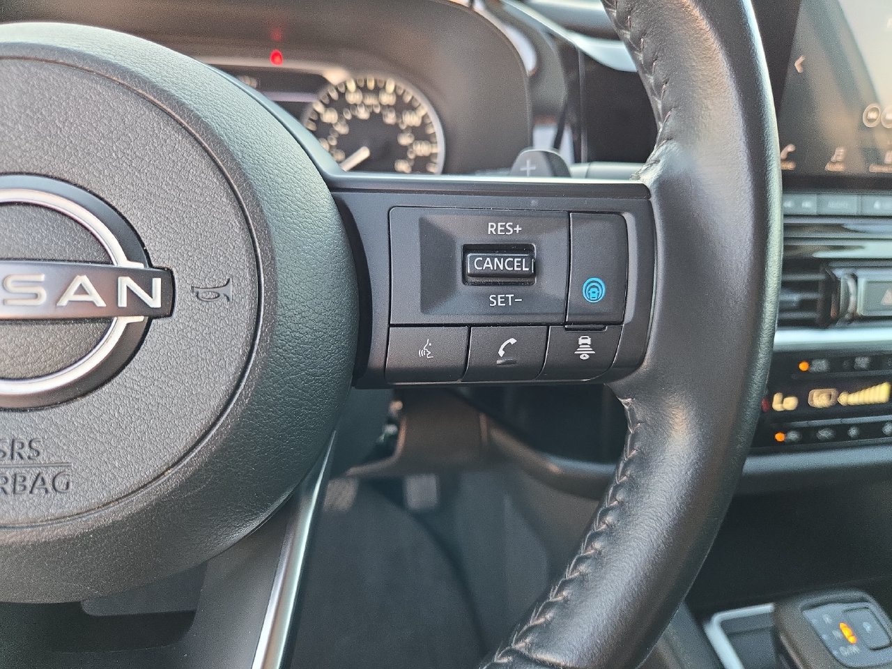 Certified 2025 Nissan Pathfinder SV FWD image 18