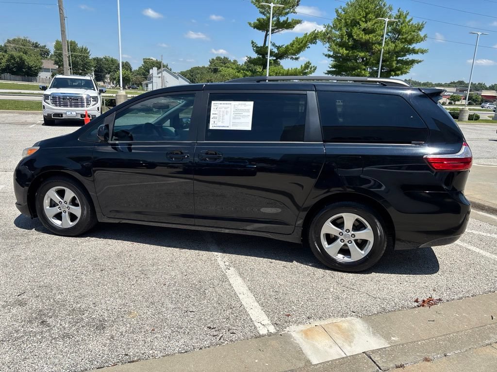 Used 2017 Toyota Sienna LE FWD image 21