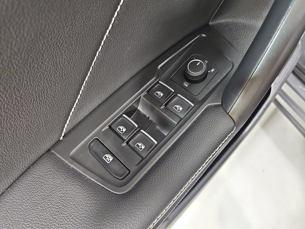 Used 2022 Volkswagen Tiguan SE AWD/4WD image 11