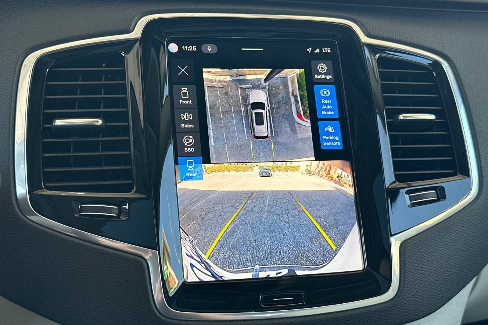 Certified 2025 Volvo XC90 B6 Plus w/ Protection Package Premier AWD/4WD image 25