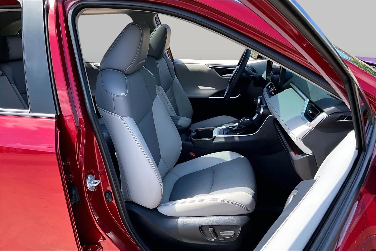 Used 2023 Toyota RAV4 Limited w/ Limited Grade Weather Package AWD/4WD image 9