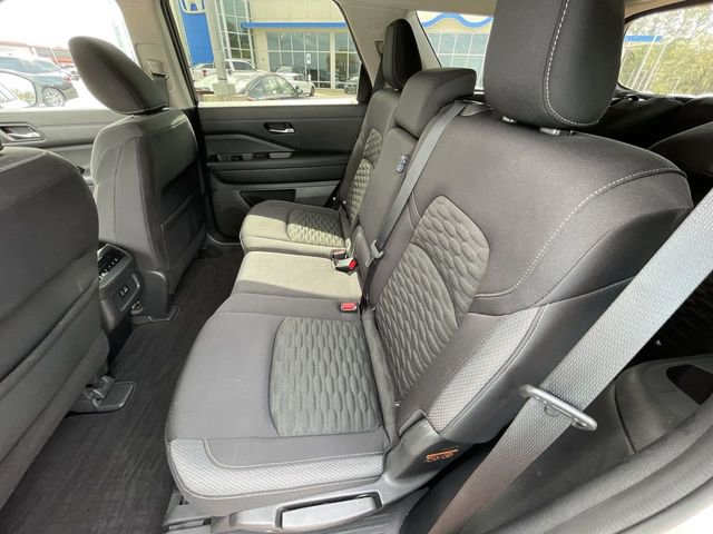 Used 2022 Nissan Pathfinder SV image 16