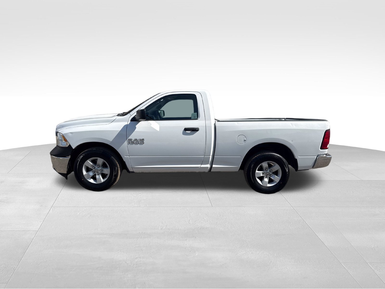 Used 2018 RAM 1500 Tradesman w/ Chrome Appearance Group RWD image 2