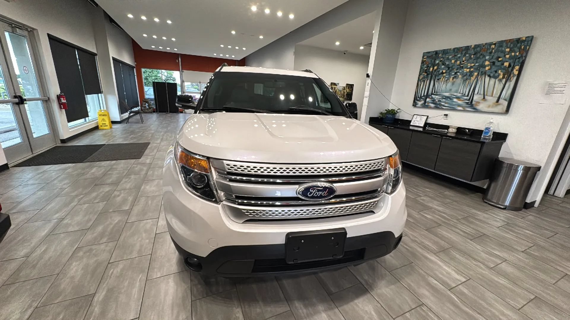 Used 2014 Ford Explorer XLT w/ Equipment Group 202A FWD image 4