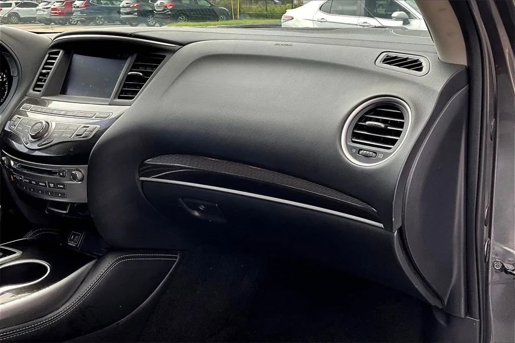 Used 2019 INFINITI QX60 Luxe w/ Essential Package image 16