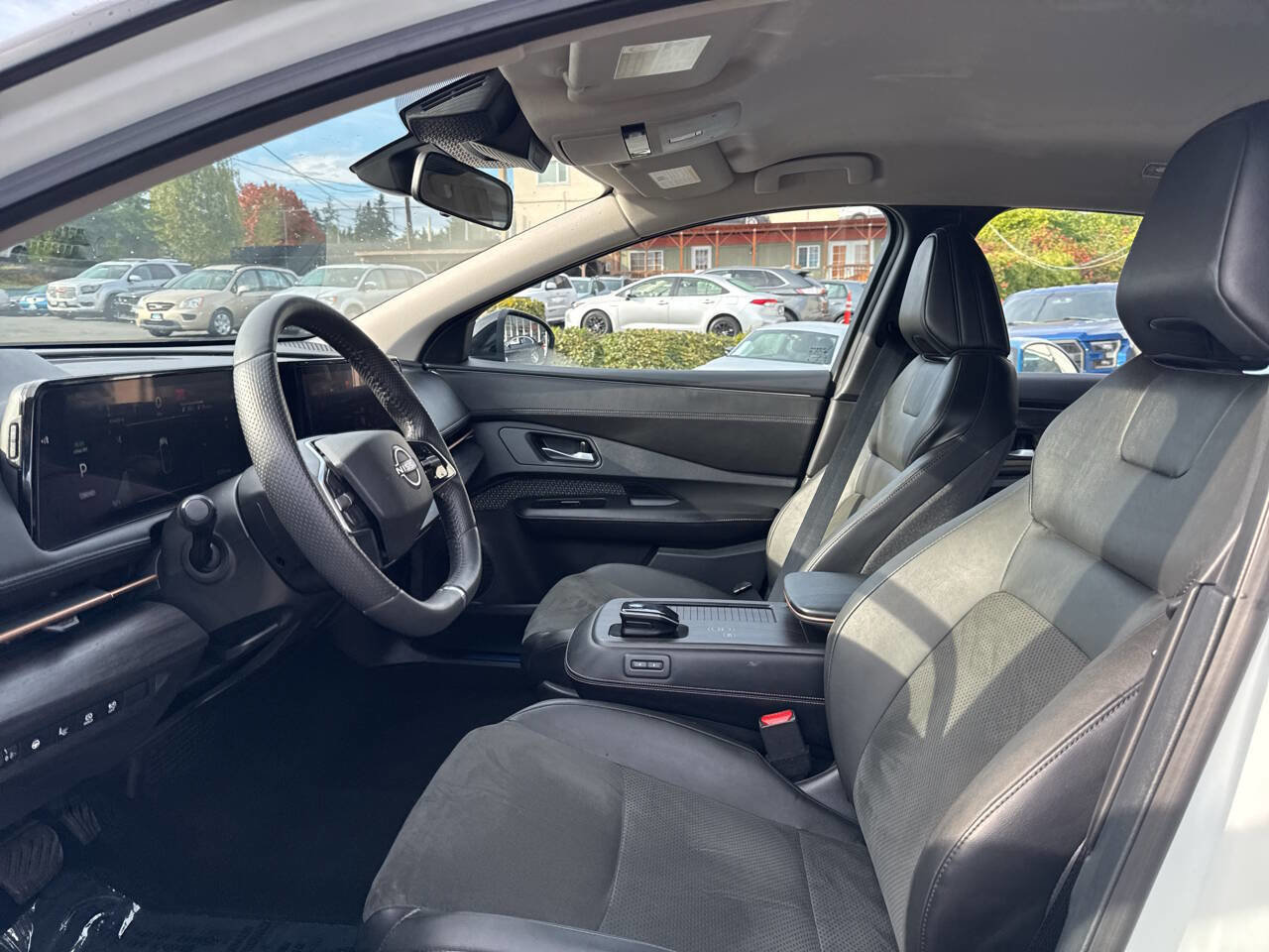 Used 2024 Nissan Ariya AWD image 28