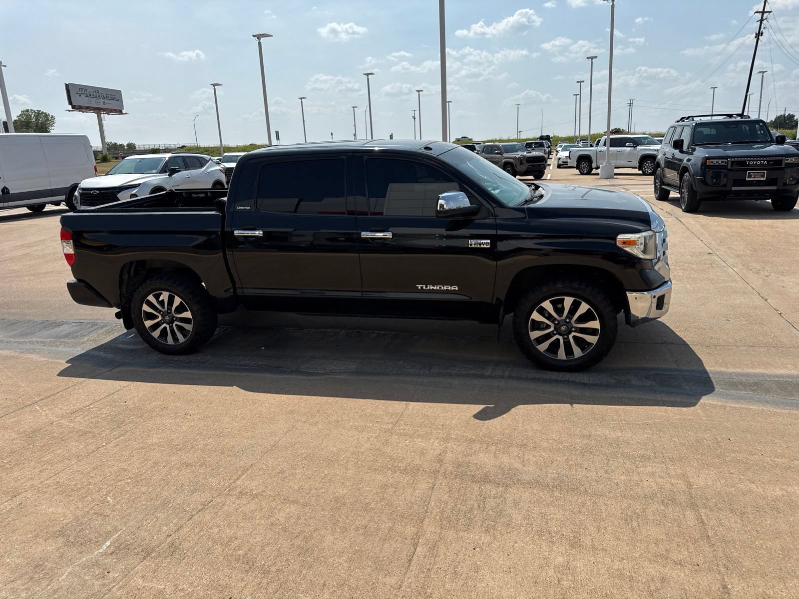 Used 2018 Toyota Tundra Limited w/ Limited Premium Package AWD/4WD image 32